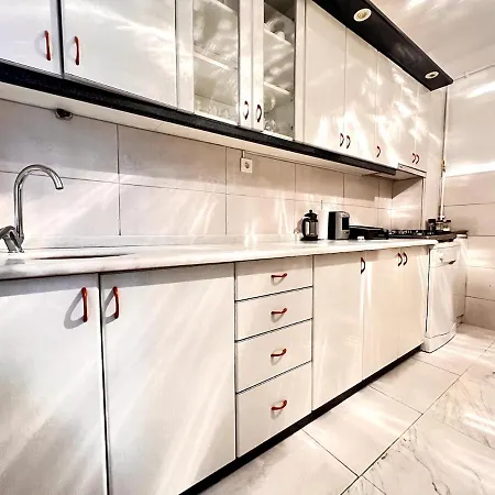 Lxry Bestekar Avenue At The Heart Of *