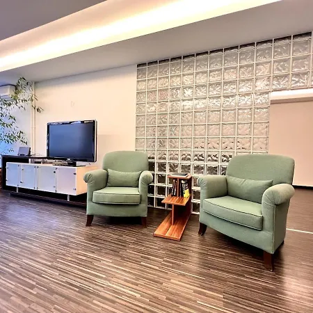 Lxry Bestekar Avenue At The Heart Of