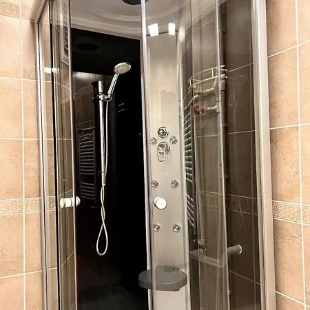 Lxry Bestekar Avenue At The Heart Of